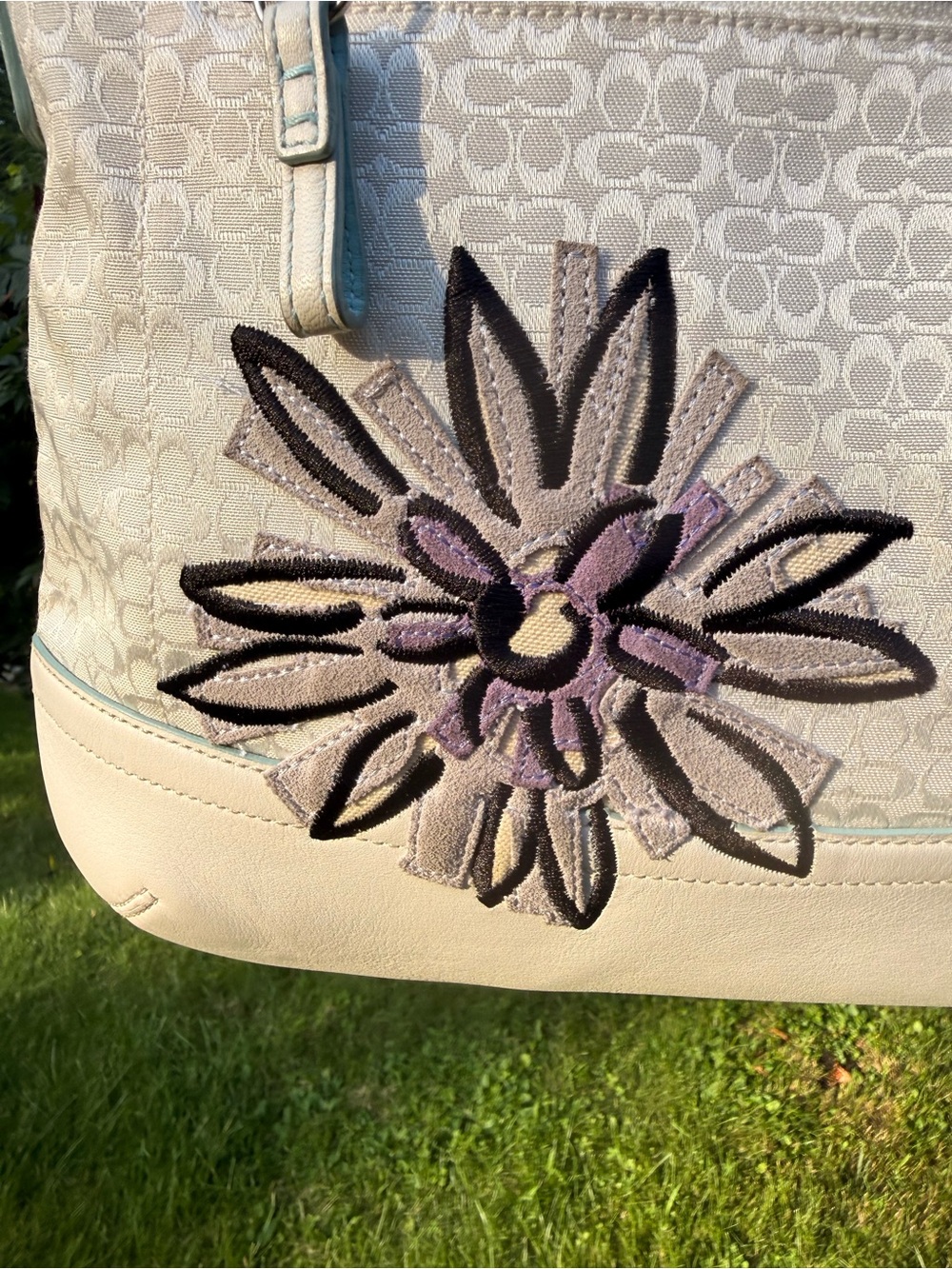 Coach White Floral Duffle Bag F10871 🐝 - Picture 8 of 16